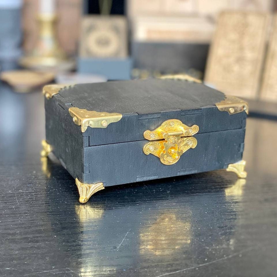 Crystals Storage Box – Personalized Engraving Wooden Trinket Chest With Magical Mystery Design
