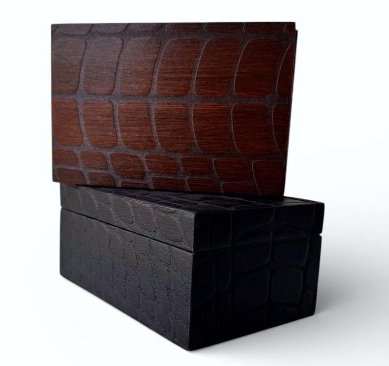 Tarot card storage box, reptile texture wooden case, magnetic lid deck holder