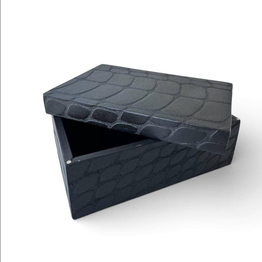 Tarot card storage box, reptile texture wooden case, magnetic lid deck holder