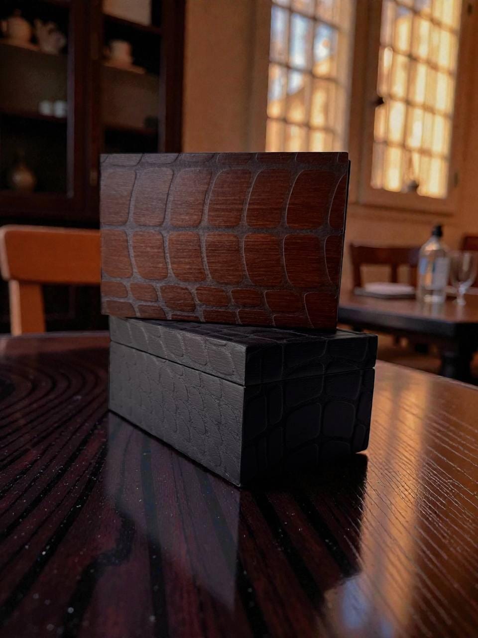 Tarot card storage box, reptile texture wooden case, magnetic lid deck holder