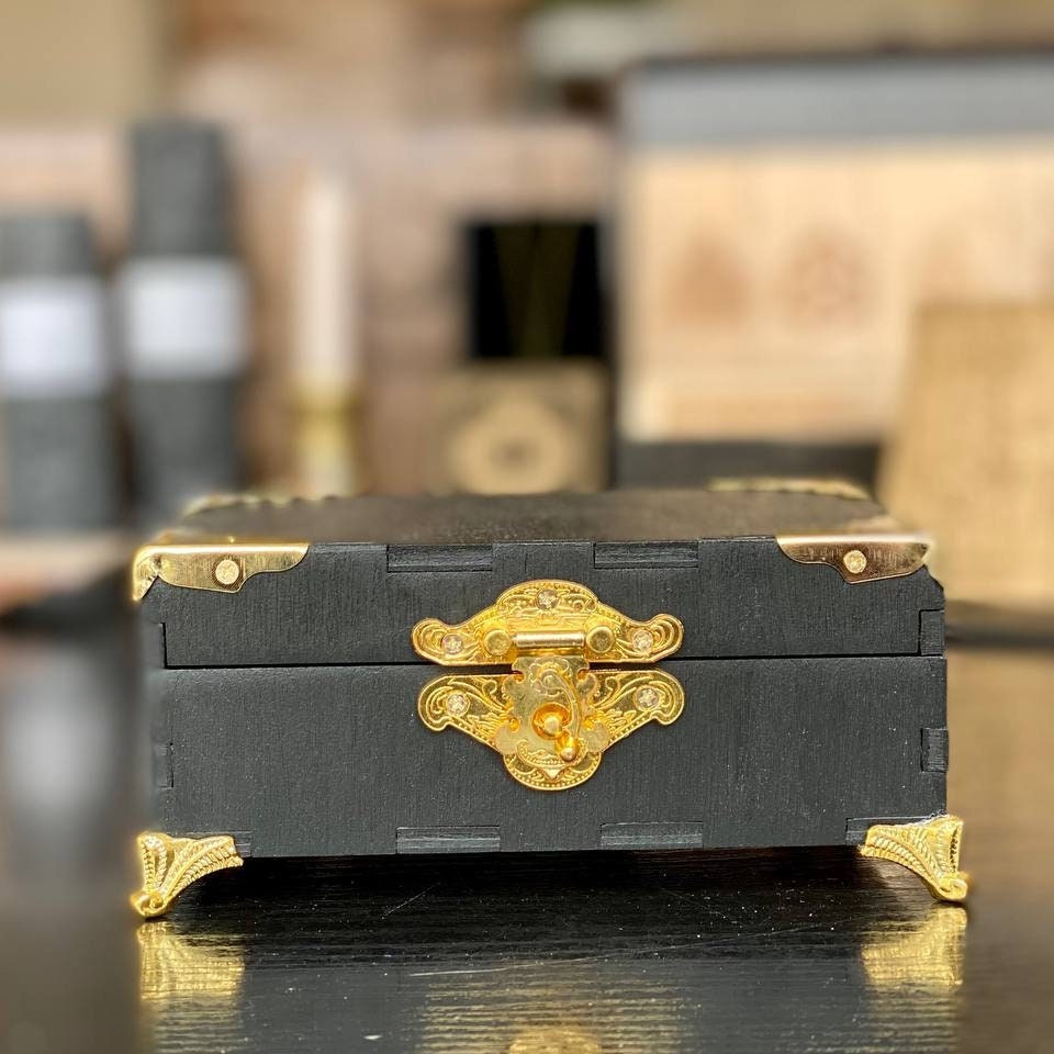 Crystals Storage Box – Personalized Engraving Wooden Trinket Chest With Magical Mystery Design