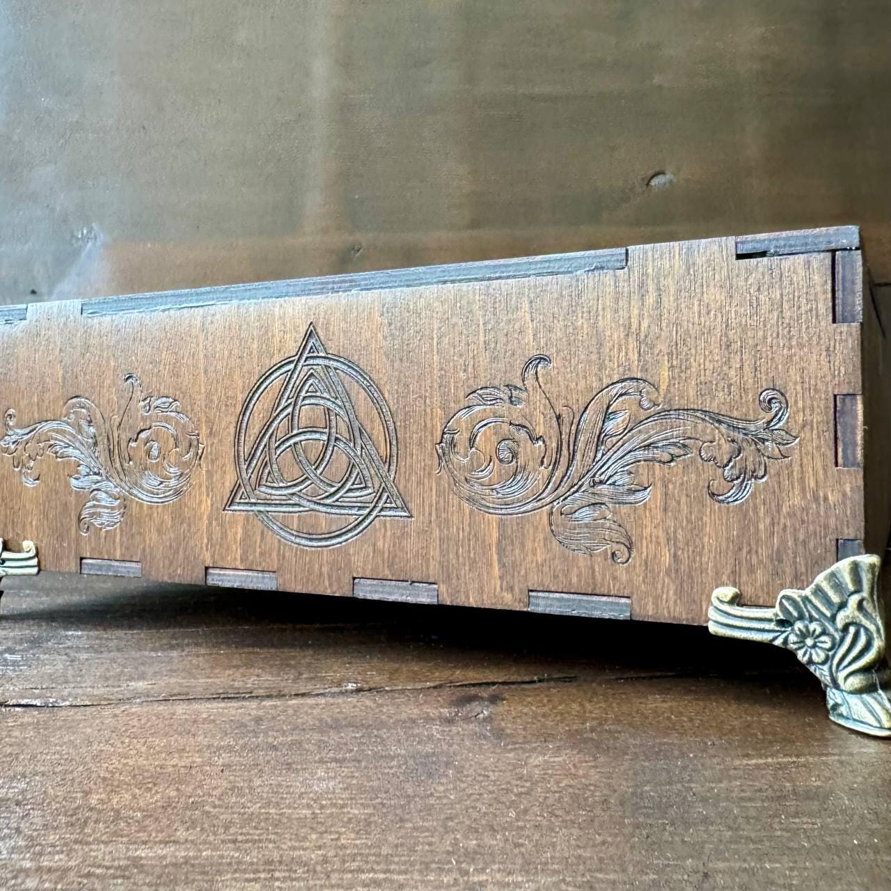 Witchcraft Storage Box with Feet – Wooden Altar Chest for Tarot, Crystals, Herbs & Spell Tools