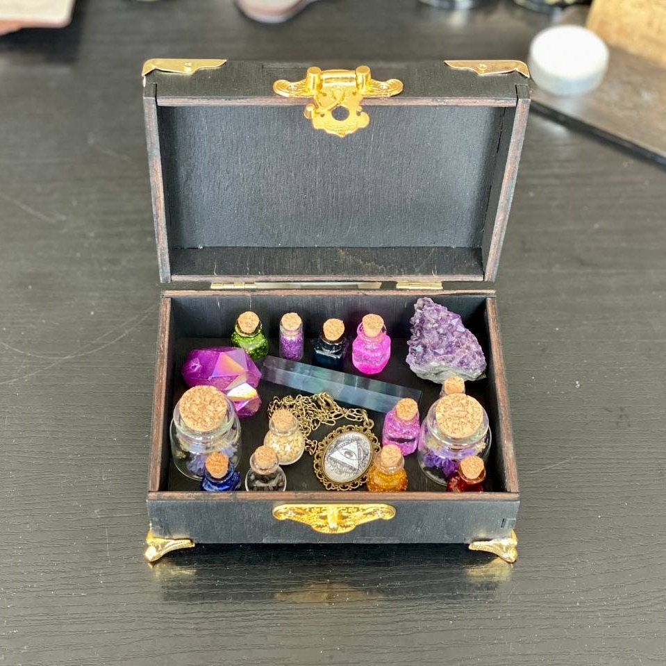 Crystals Storage Box – Personalized Engraving Wooden Trinket Chest With Magical Mystery Design