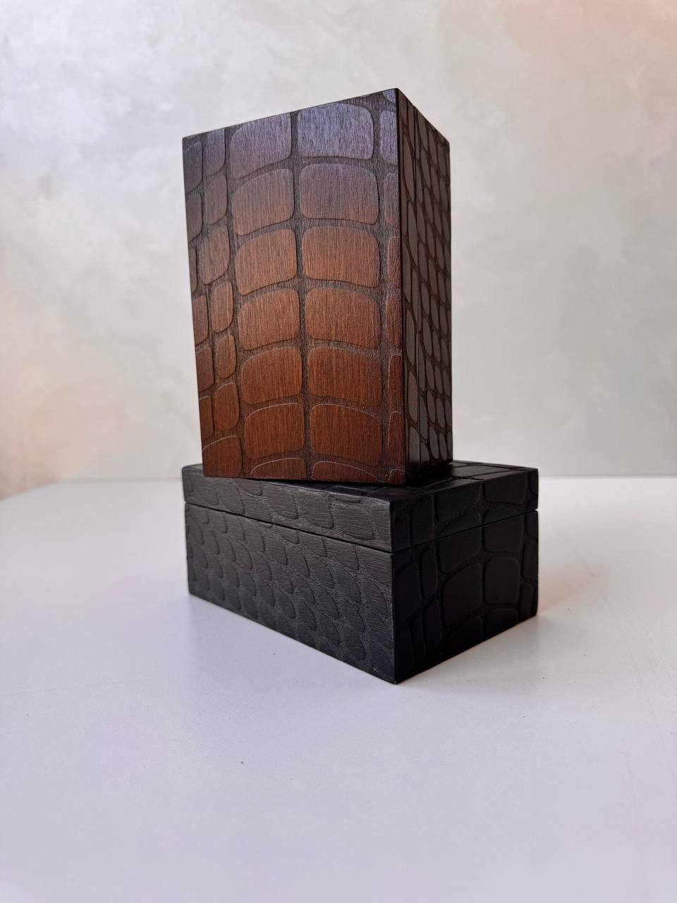 Tarot card storage box, reptile texture wooden case, magnetic lid deck holder