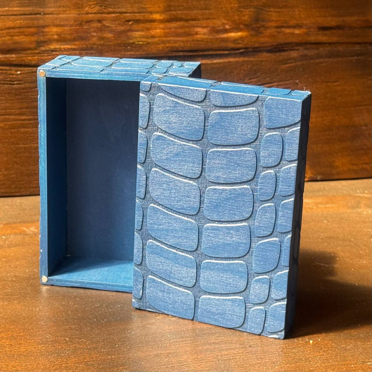 Tarot card storage box, reptile texture wooden case, magnetic lid deck holder