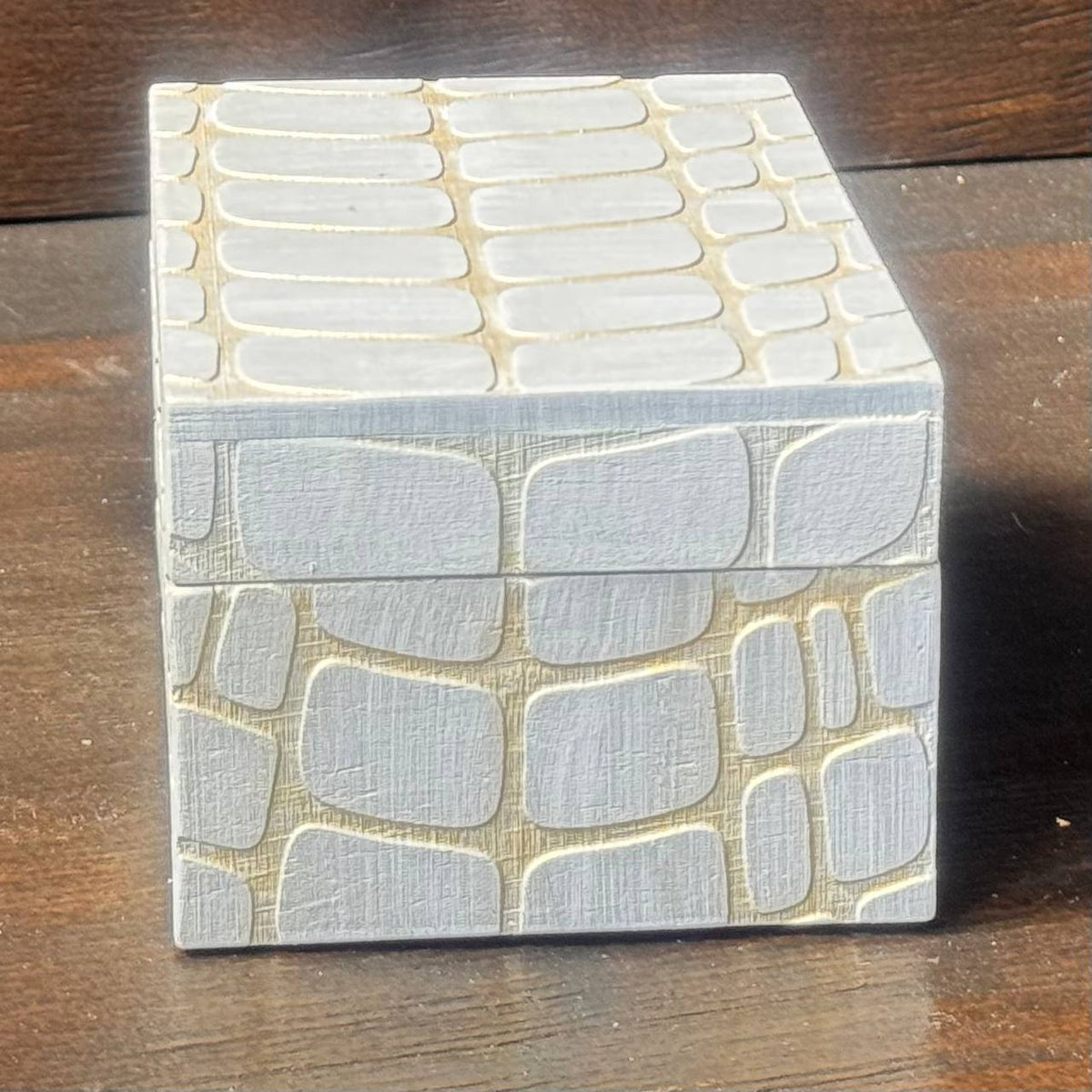 Tarot card storage box, reptile texture wooden case, magnetic lid deck holder