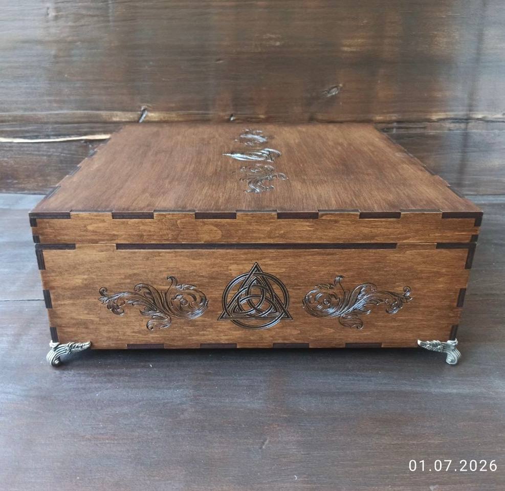 Witchcraft Storage Box with Feet – Wooden Altar Chest for Tarot, Crystals, Herbs & Spell Tools