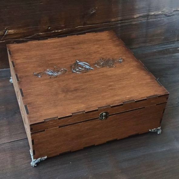 Witchcraft Storage Box with Feet – Wooden Altar Chest for Tarot, Crystals, Herbs & Spell Tools