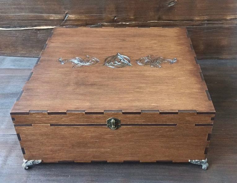Witchcraft Storage Box with Feet – Wooden Altar Chest for Tarot, Crystals, Herbs & Spell Tools
