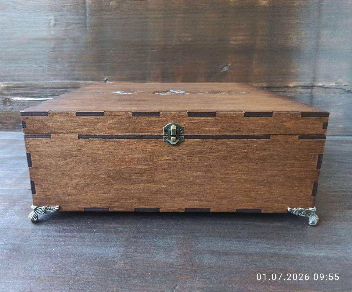 Witchcraft Storage Box with Feet – Wooden Altar Chest for Tarot, Crystals, Herbs & Spell Tools