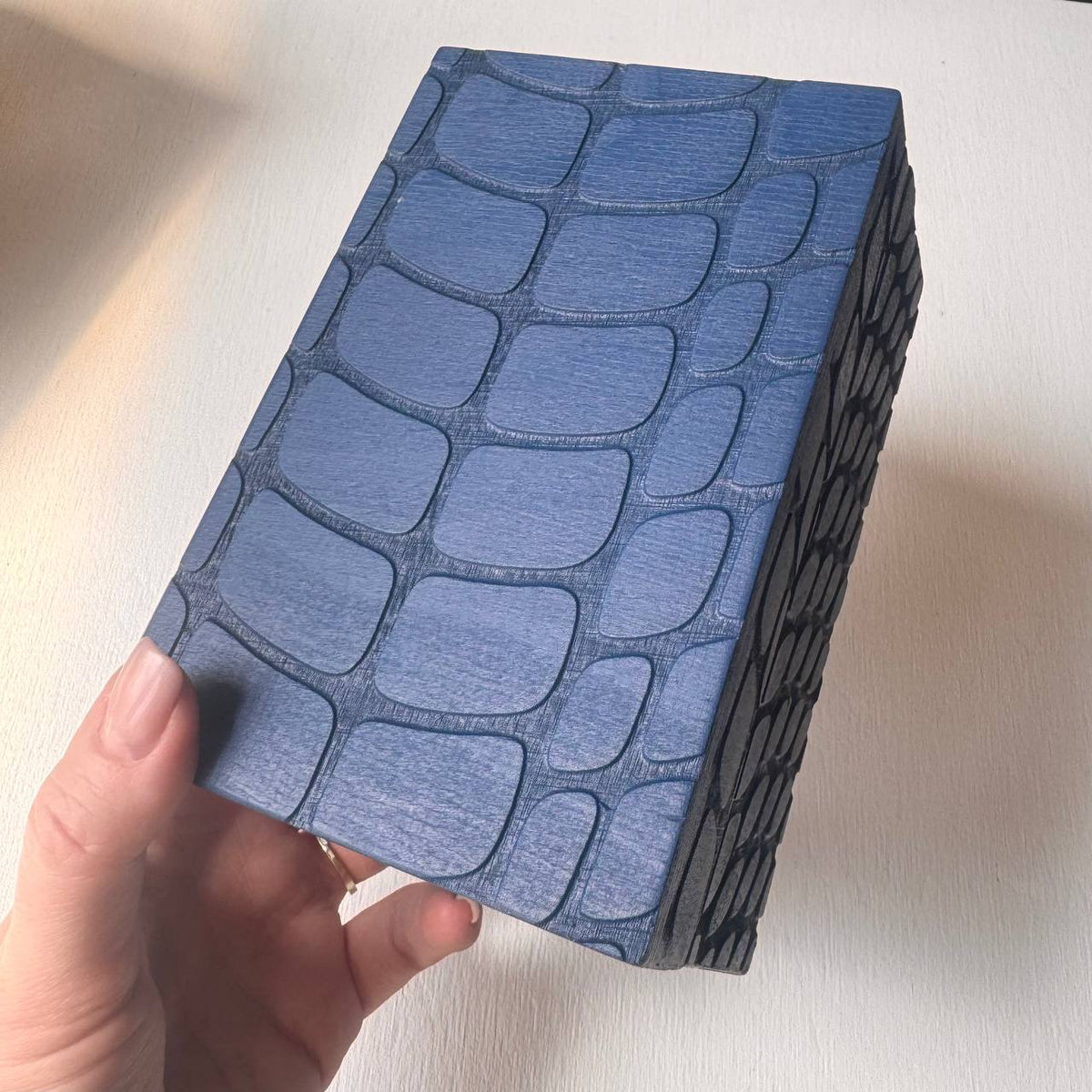 Tarot card storage box, reptile texture wooden case, magnetic lid deck holder