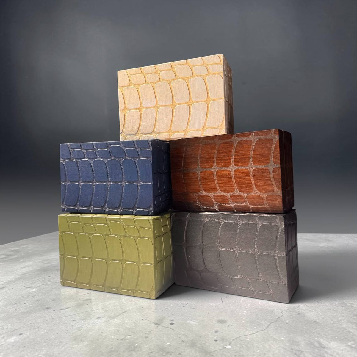 Tarot card storage box, reptile texture wooden case, magnetic lid deck holder